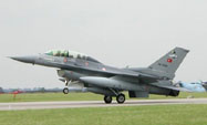 F 16 on landing